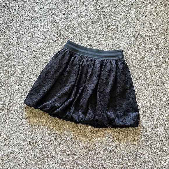 Black classic floral lace skirt with lining - Picture 1 of 4